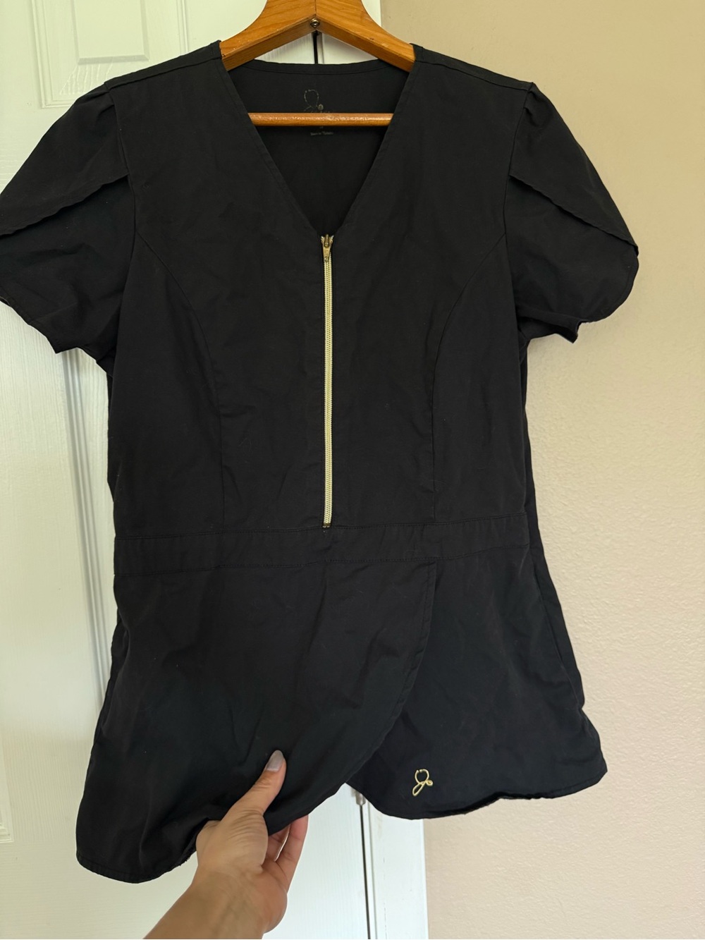 Jaanuu tulip Black Short-Sleeve Tunic Top with Front Zip